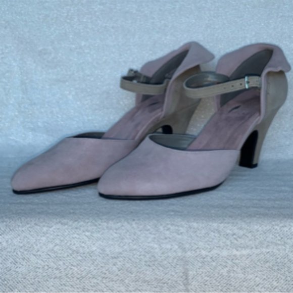 AEROSOLES Shoes - NWT Aerosoles “Tape Deck” suede 9 new in box lilac grey